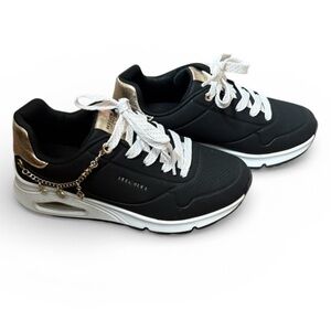 Skechers Girls Black Sneakers w/ Gold Chain | Memory Foam | Size 2.5
